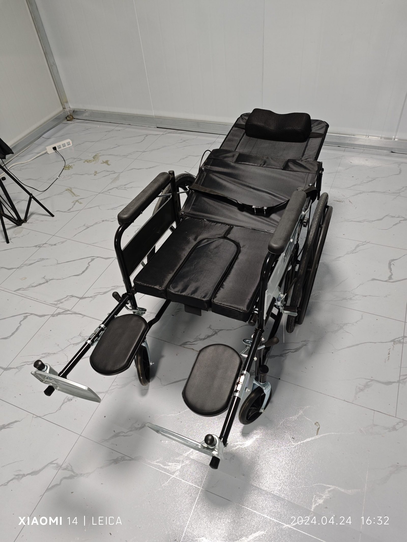 NL190301E-8 Fully Reclining wheelchairs with Commode Iron Foot Pedals Fully Reclining