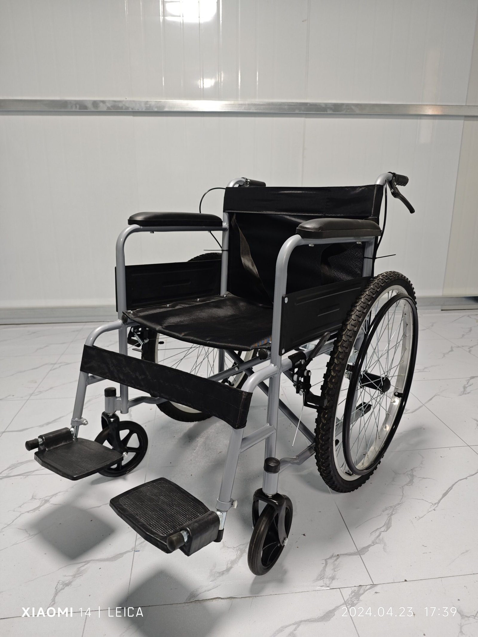 NL190301F-1 Fauteuil roulant tout terrain 3